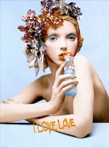 Moschino-CheapandChic-SS2005-LovePerfume-Campaign-02