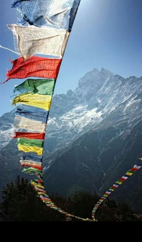Kodėl Everesto viršūnėje nebėra kur įsmeigti vėliavos?