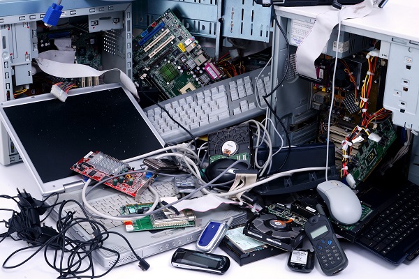 Kaip tinkamai pasirūpinti elektronikos atliekomis?